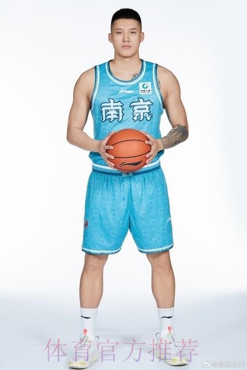 曾繁日全场出战31分钟，投篮6中4得到8分5篮板1助攻1盖帽